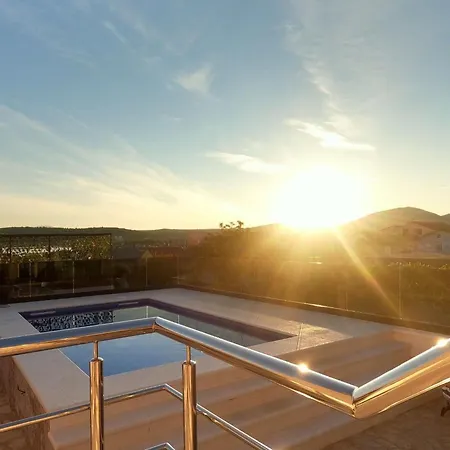 Holiday home Modernes Mit Eigenem Pool Und Meerblick By Interhome