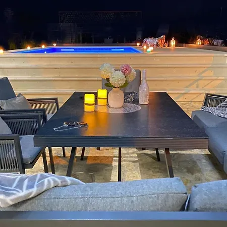 Modernes Mit Eigenem Pool Und Meerblick By Interhome * بيليس