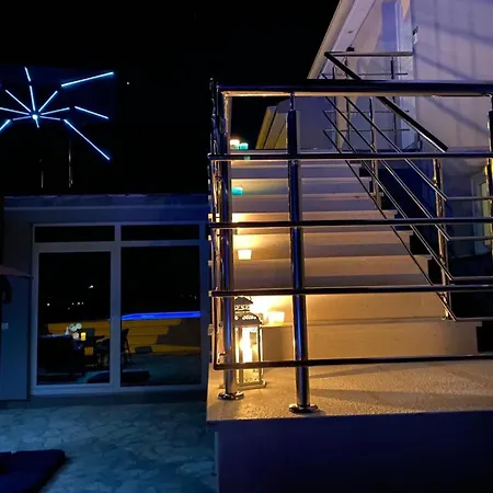بيت للعطل Modernes Mit Eigenem Pool Und Meerblick By Interhome