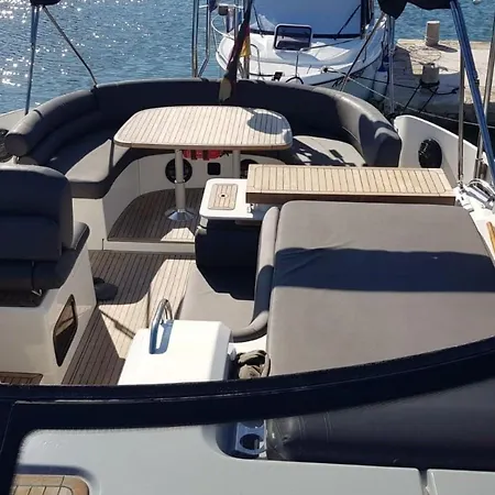 Modernes Mit Eigenem Pool Und Meerblick By Interhome Semesterbostad *