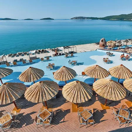 Modernes Mit Eigenem Pool Und Meerblick By Interhome * Bilice