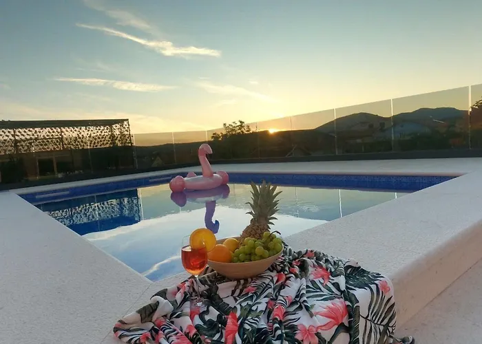 Modernes Mit Eigenem Pool Und Meerblick By Interhome Vakantiehuis