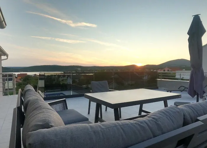 Semesterbostad Modernes Mit Eigenem Pool Und Meerblick By Interhome Bilice