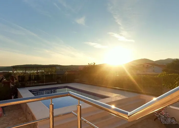 Holiday home Modernes Mit Eigenem Pool Und Meerblick By Interhome