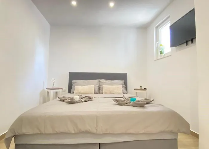 Holiday home Modernes Mit Eigenem Pool Und Meerblick By Interhome Bilice