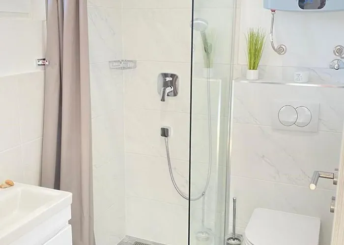 Modernes Mit Eigenem Pool Und Meerblick By Interhome Semesterbostad *