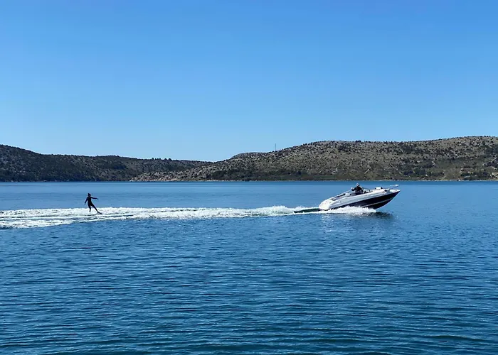 Vakantiehuis Modernes Mit Eigenem Pool Und Meerblick By Interhome Bilice